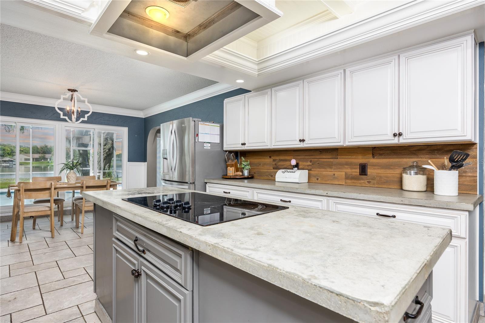 3744 E LAKE DR, LAND O LAKES, FL, 34639