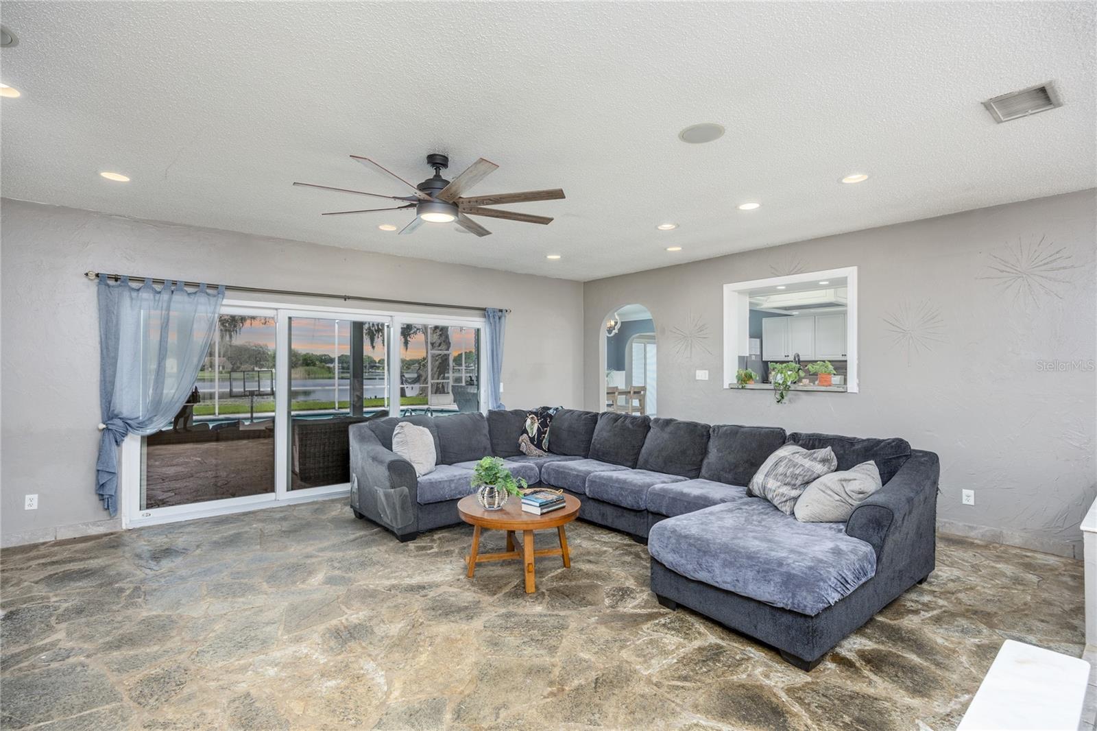 3744 E LAKE DR, LAND O LAKES, FL, 34639