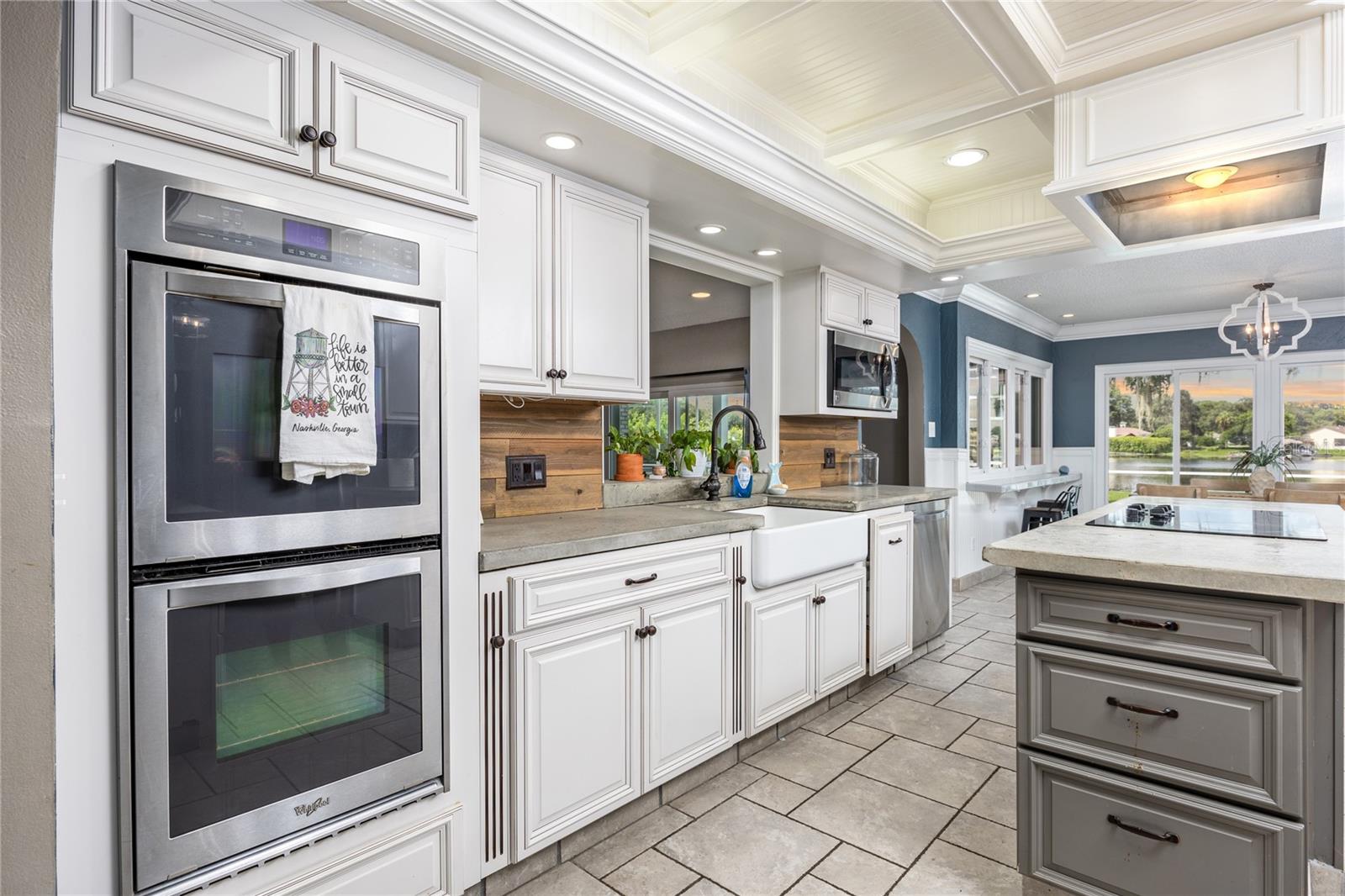 3744 E LAKE DR, LAND O LAKES, FL, 34639