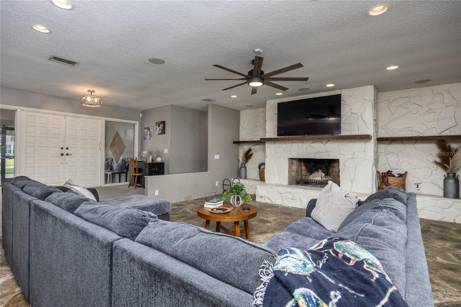 3744 E LAKE DR, LAND O LAKES, FL, 34639