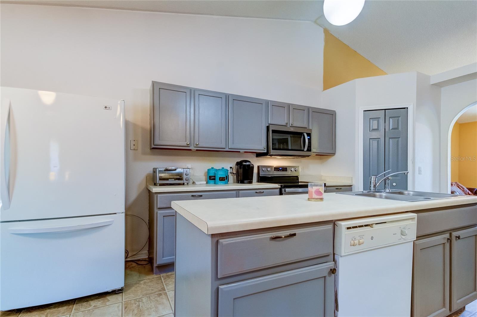 11009 MAYBIRD AVE, WEEKI WACHEE, FL, 34613