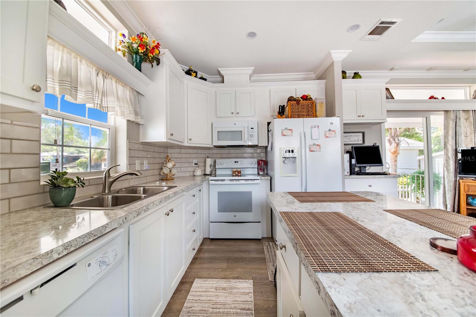 P4931473 Property Photo