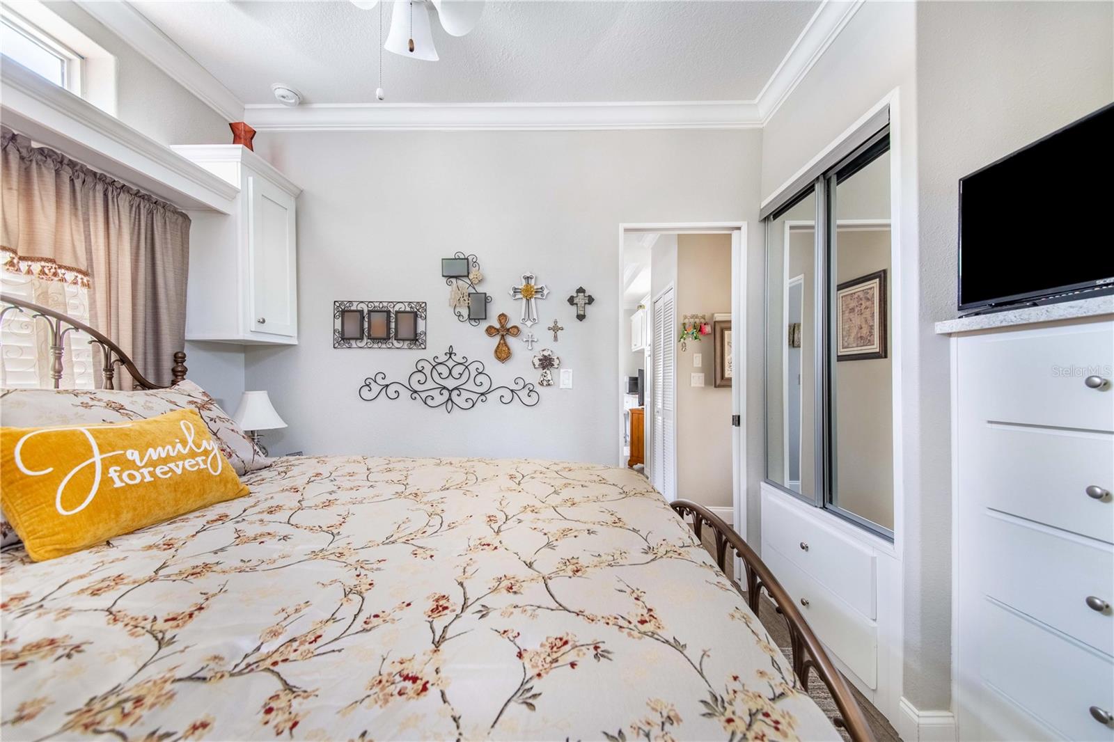 P4931473 Property Photo