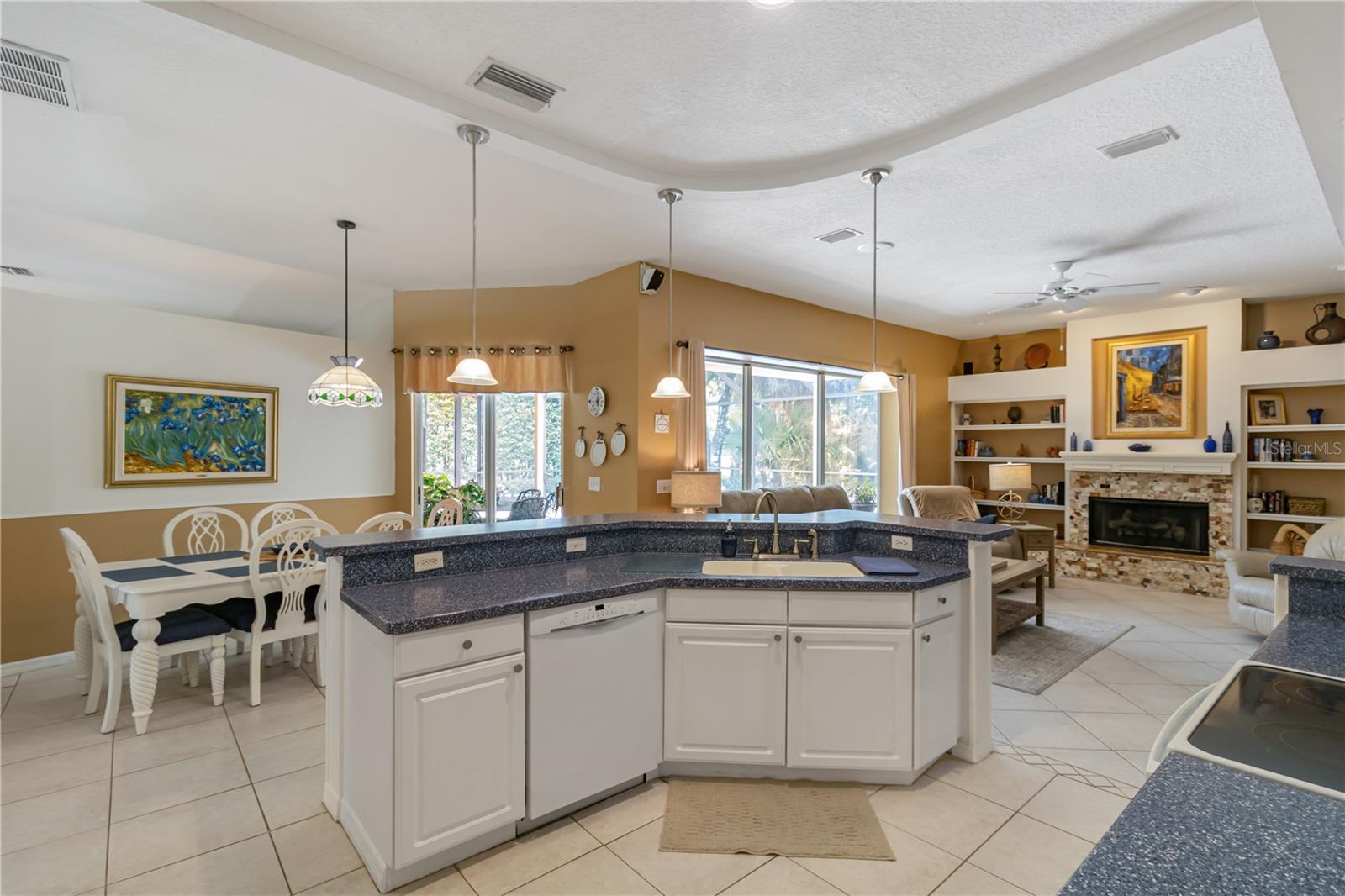 7219 WAREHAM DR, TAMPA, FL, 33647