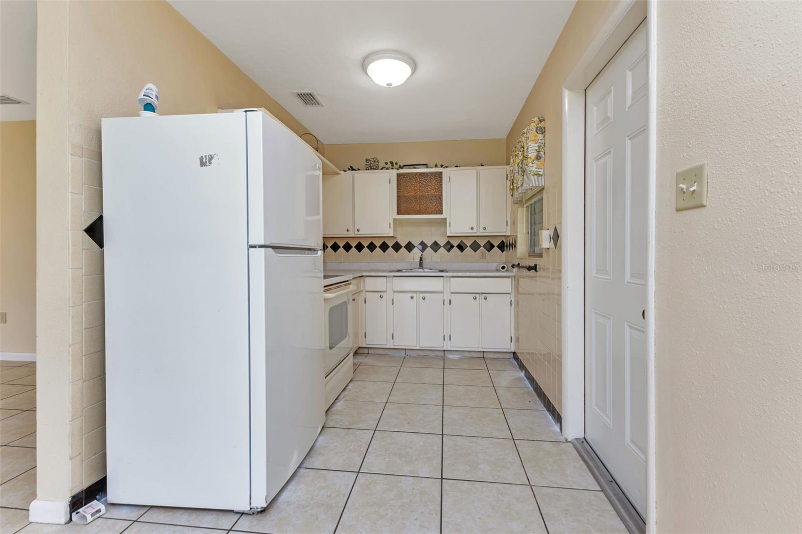 211 DALTON BLVD, PORT CHARLOTTE, FL, 33952
