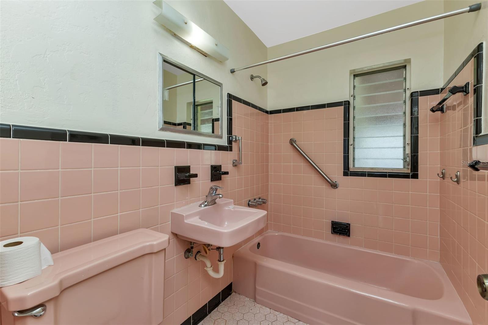 211 DALTON BLVD, PORT CHARLOTTE, FL, 33952