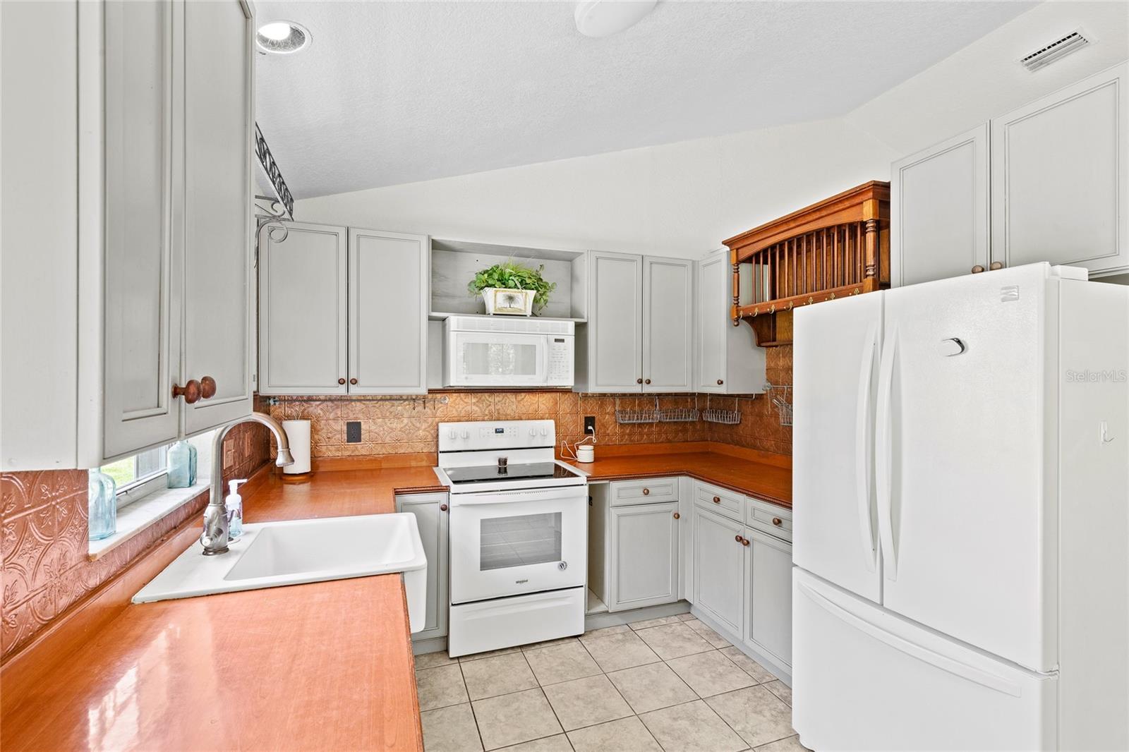 15015 S HIGHWAY 25, WEIRSDALE, FL, 32195