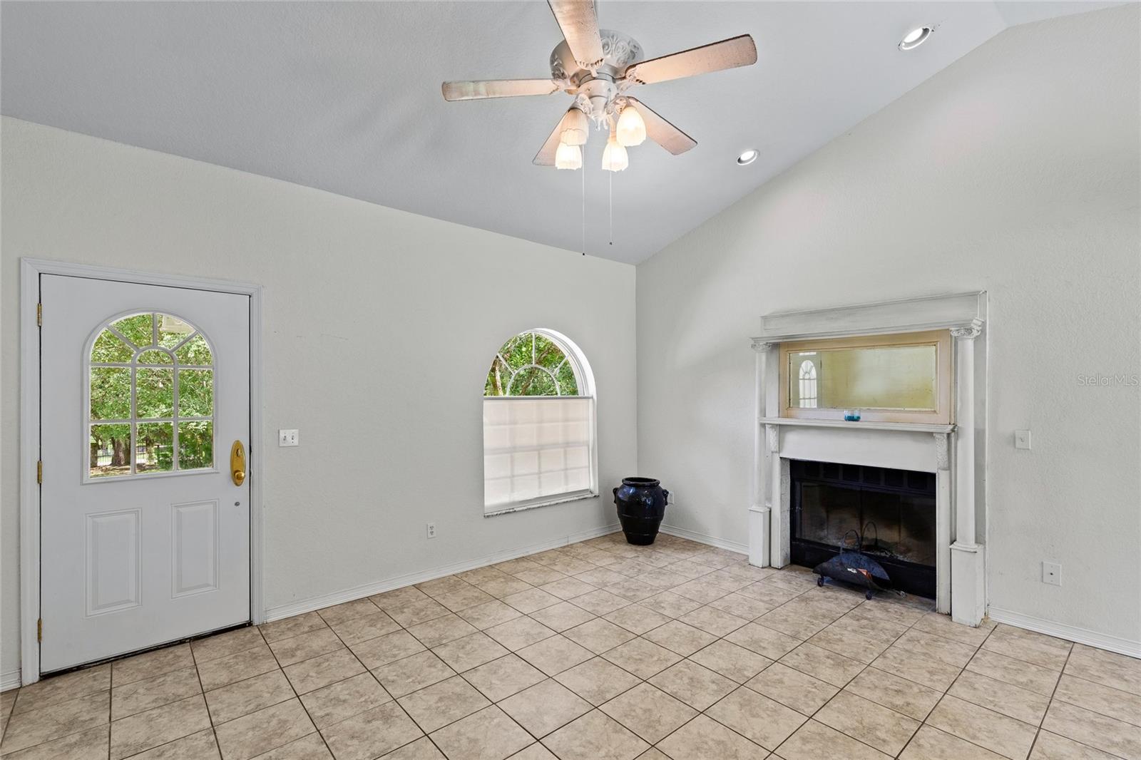 15015 S HIGHWAY 25, WEIRSDALE, FL, 32195