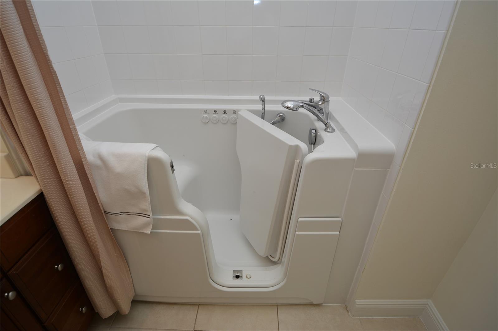 25 CASA BELLA CIR #303, PALM COAST, FL, 32137