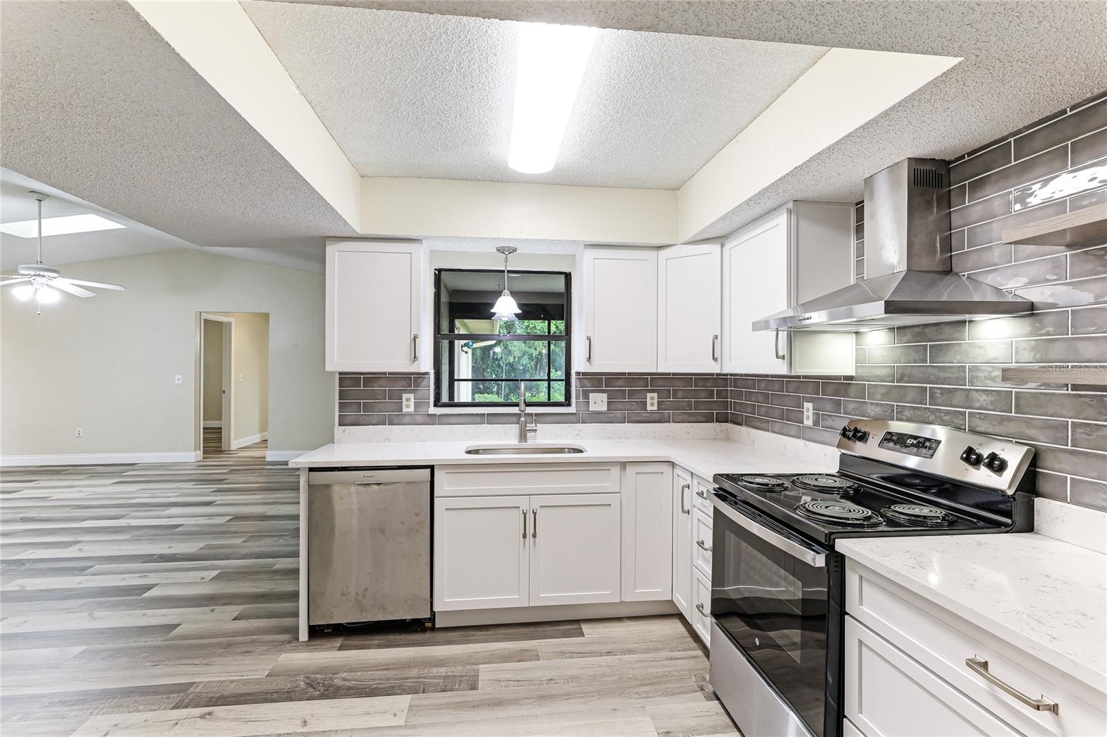 1535 BAY HILL CIR, SARASOTA, FL, 34232