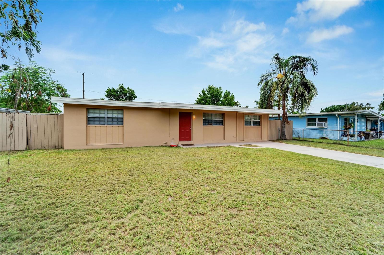 1317 WARRINGTON WAY, TAMPA, FL, 33619
