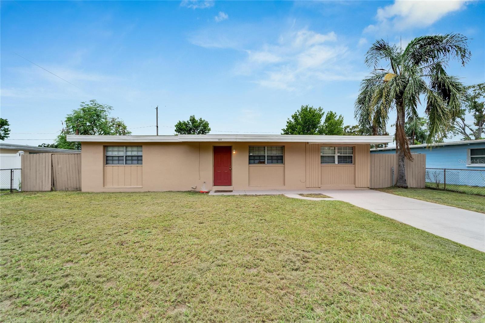 1317 WARRINGTON WAY, TAMPA, FL, 33619