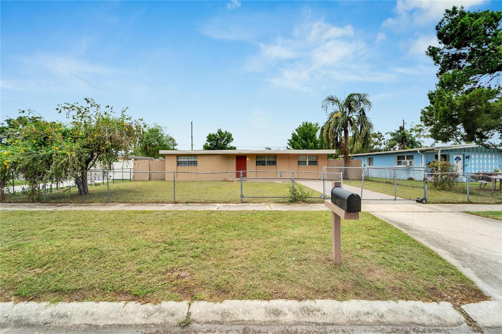 1317 WARRINGTON WAY, TAMPA, FL, 33619