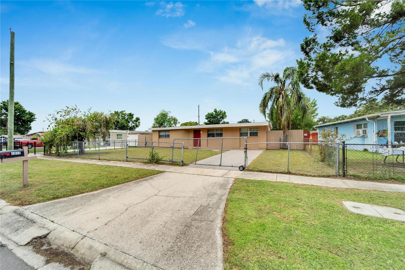 1317 WARRINGTON WAY, TAMPA, FL, 33619
