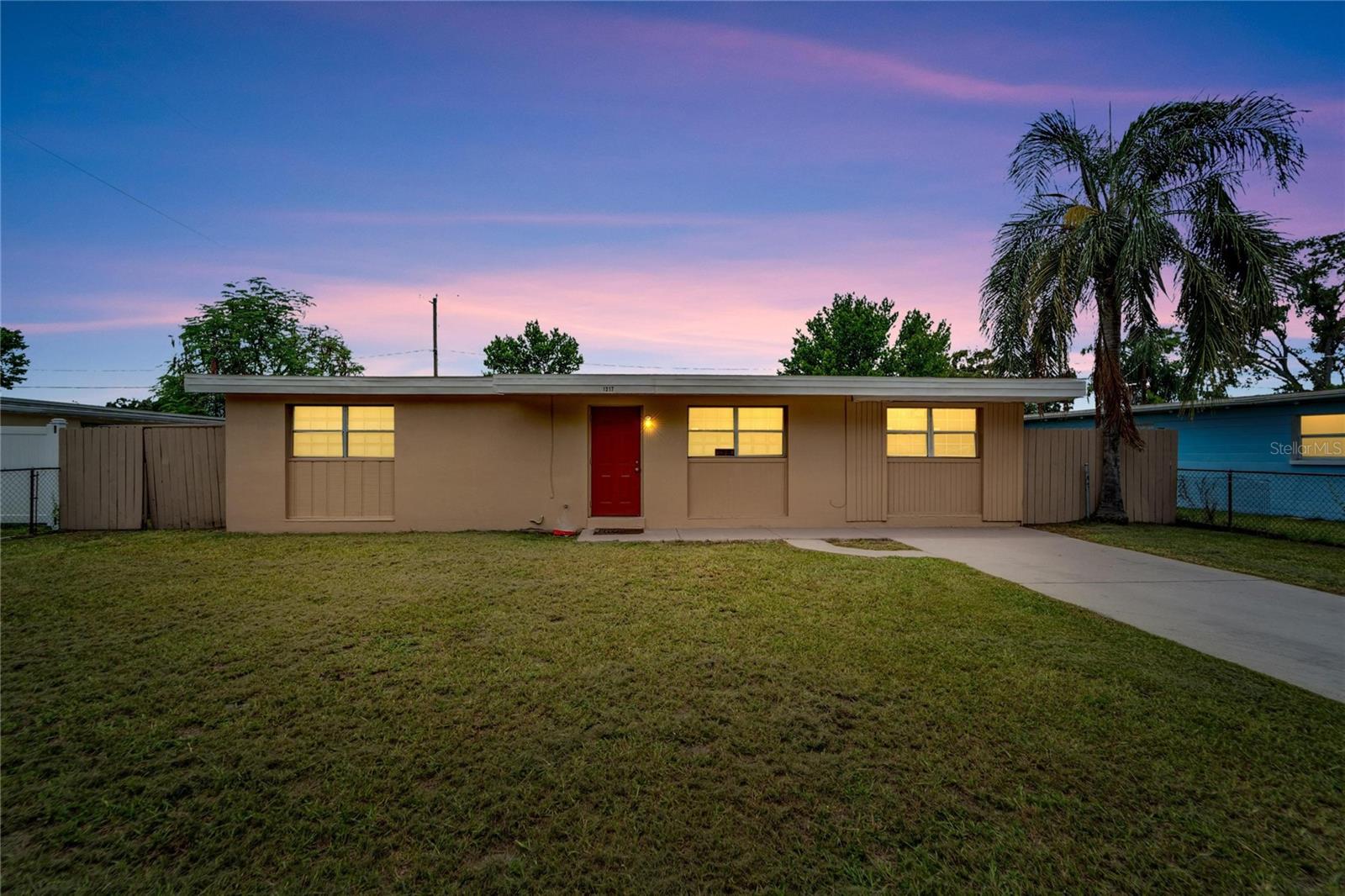 1317 WARRINGTON WAY, TAMPA, FL, 33619