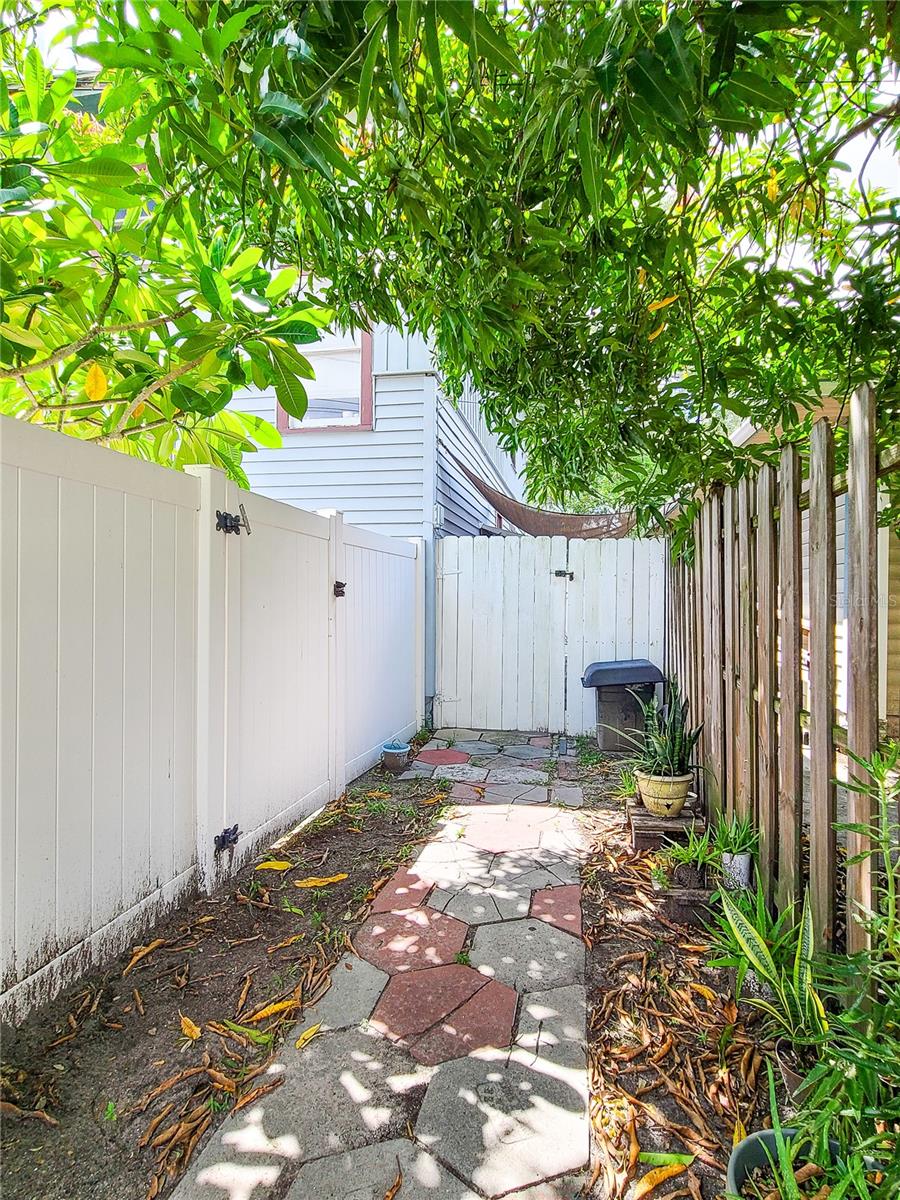 1009 7TH AVE N, ST PETERSBURG, FL, 33705