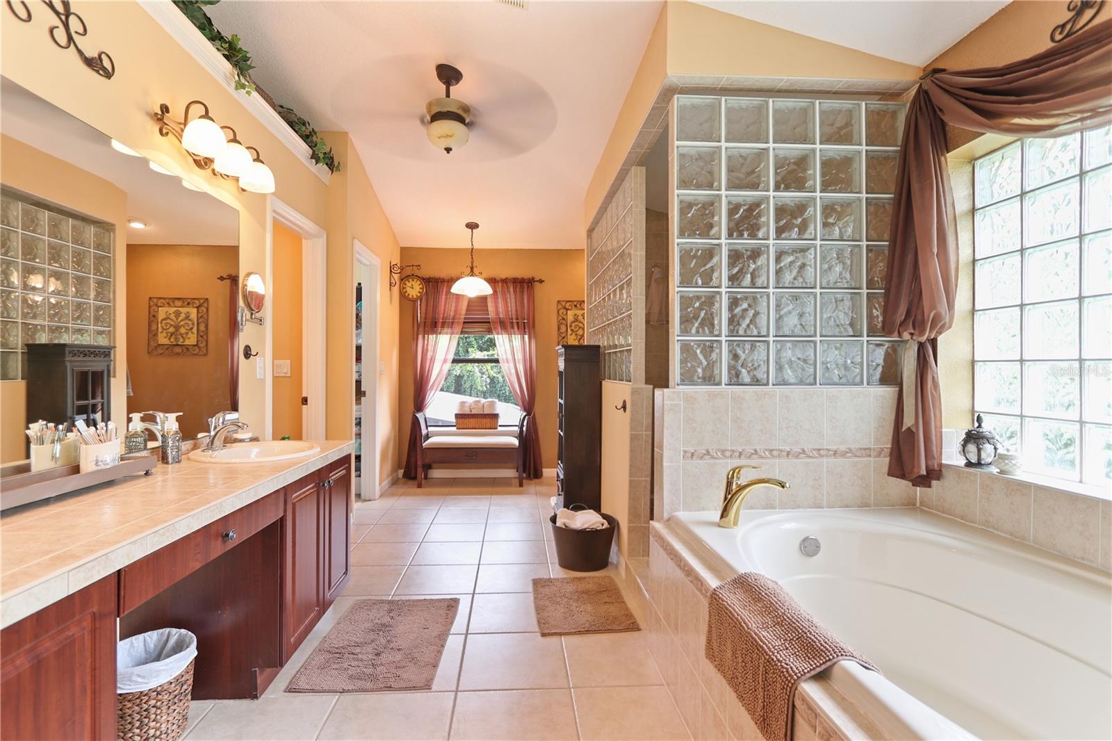 553 QUAIL LAKE DR, DEBARY, FL, 32713