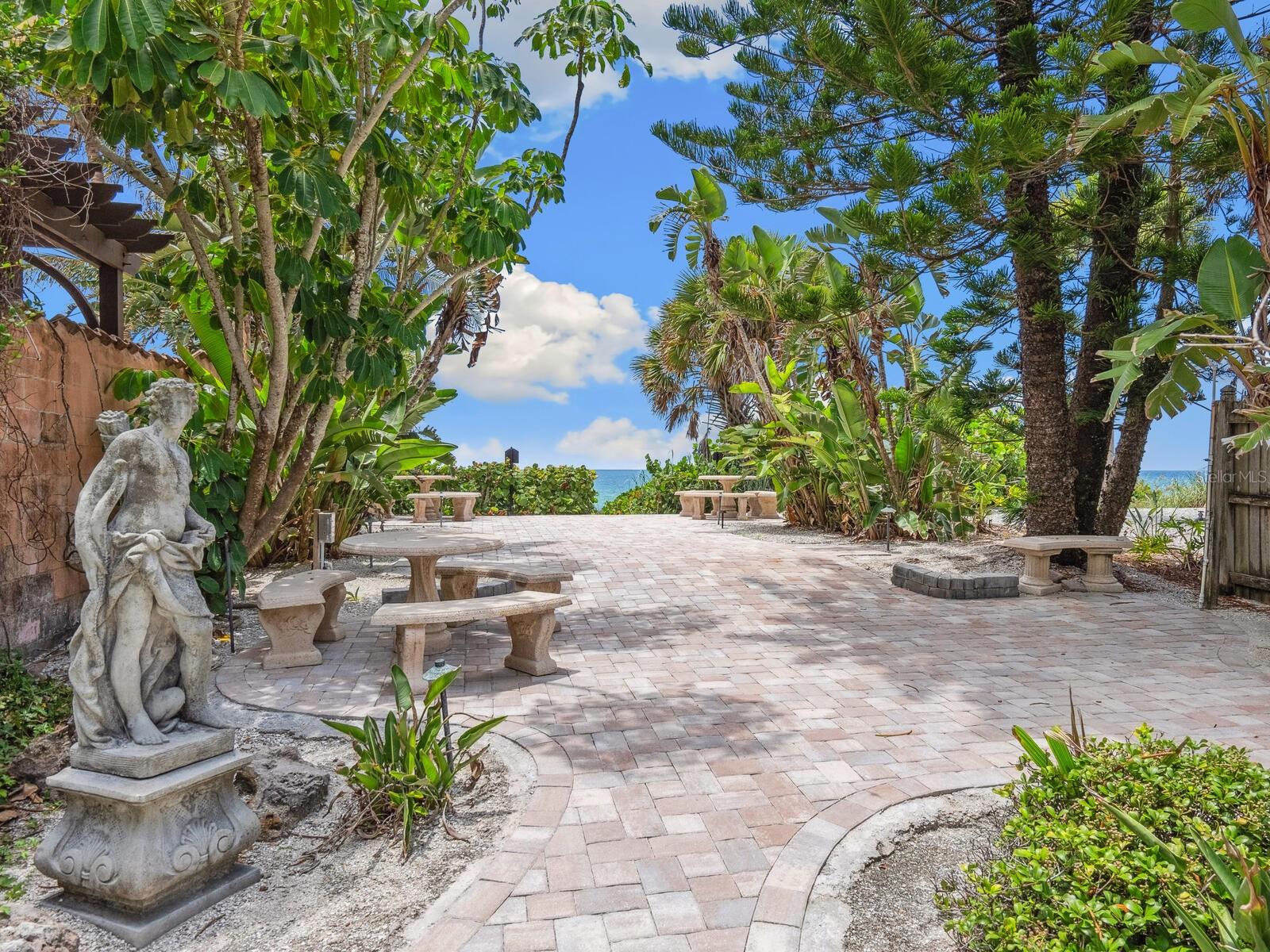 1040 GULF WINDS WAY, NOKOMIS, FL, 34275