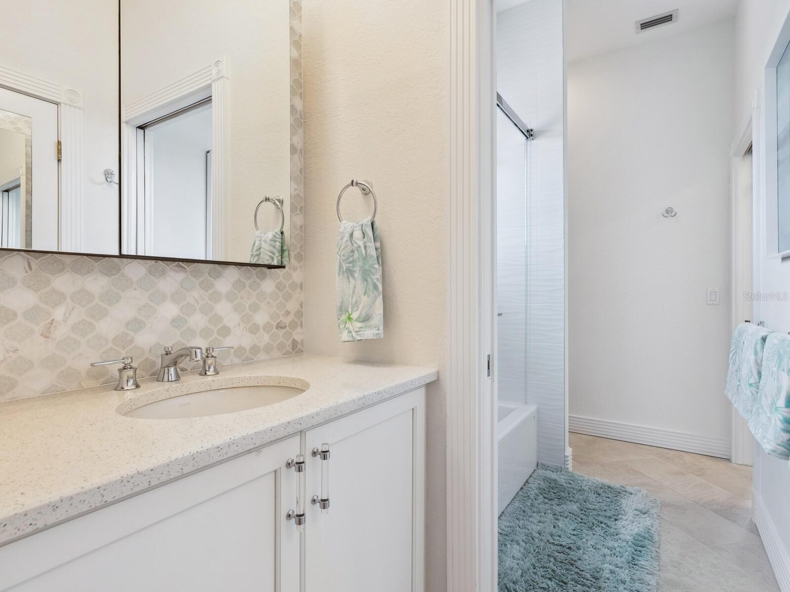 1040 GULF WINDS WAY, NOKOMIS, FL, 34275