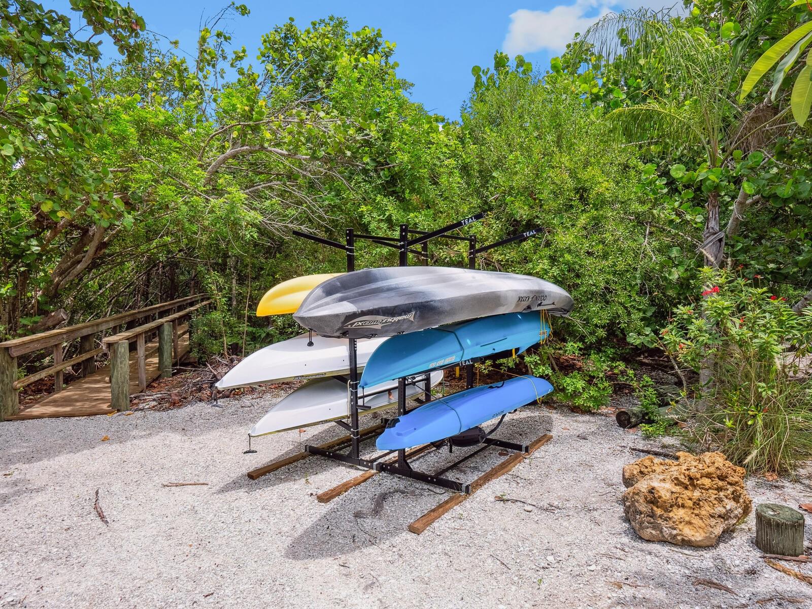 1040 GULF WINDS WAY, NOKOMIS, FL, 34275