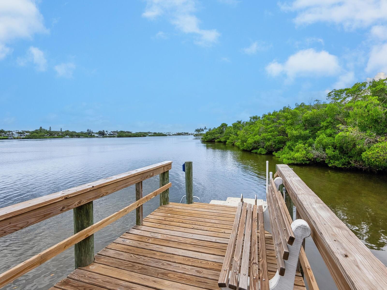 1040 GULF WINDS WAY, NOKOMIS, FL, 34275