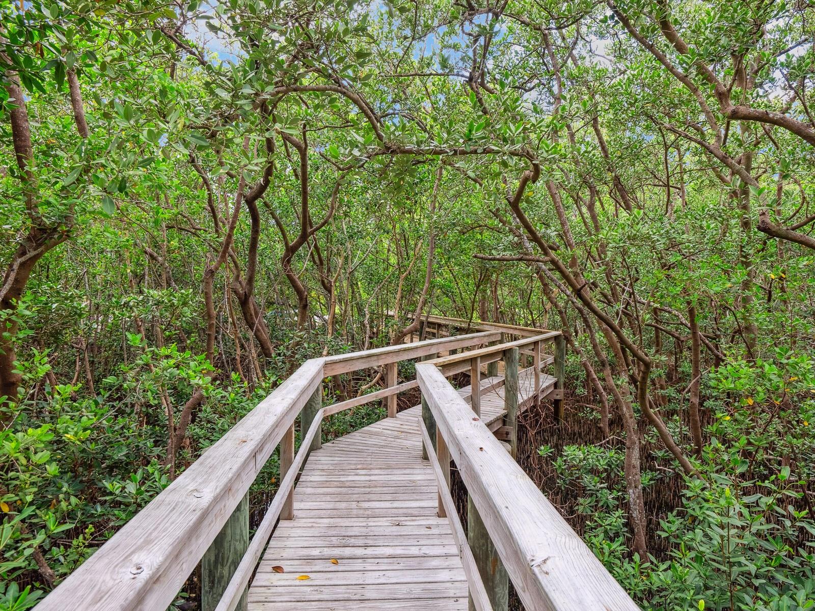 1040 GULF WINDS WAY, NOKOMIS, FL, 34275