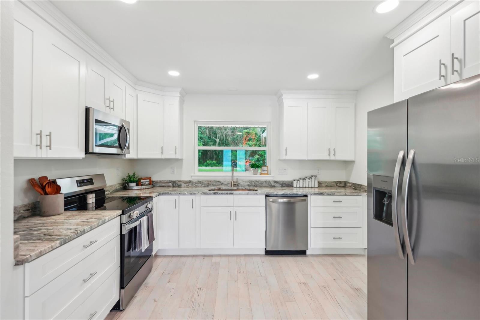 1553 LAKESIDE DR, DELAND, FL, 32720