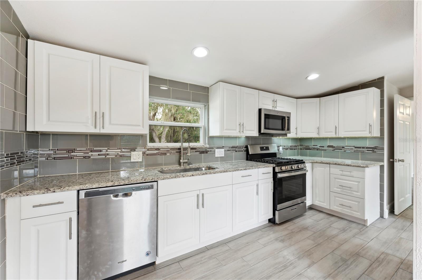 137 WOODSTORK WAY, FROSTPROOF, FL, 33843