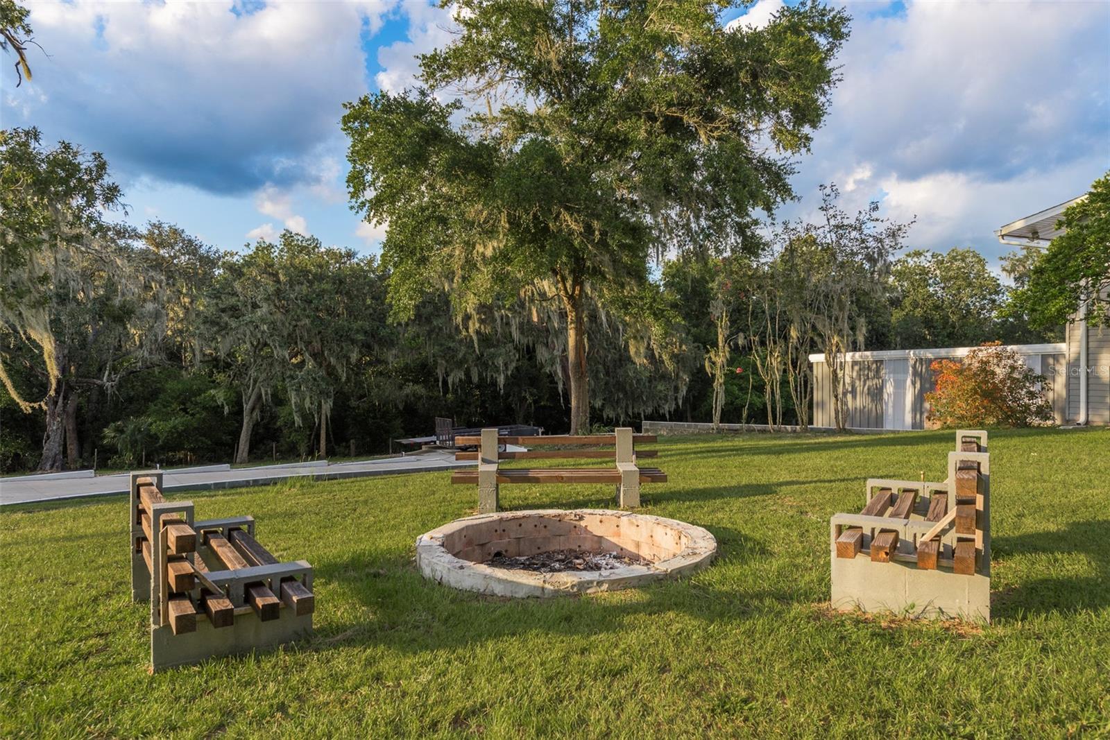 5124 LITHIA SPRINGS RD, LITHIA, FL, 33547
