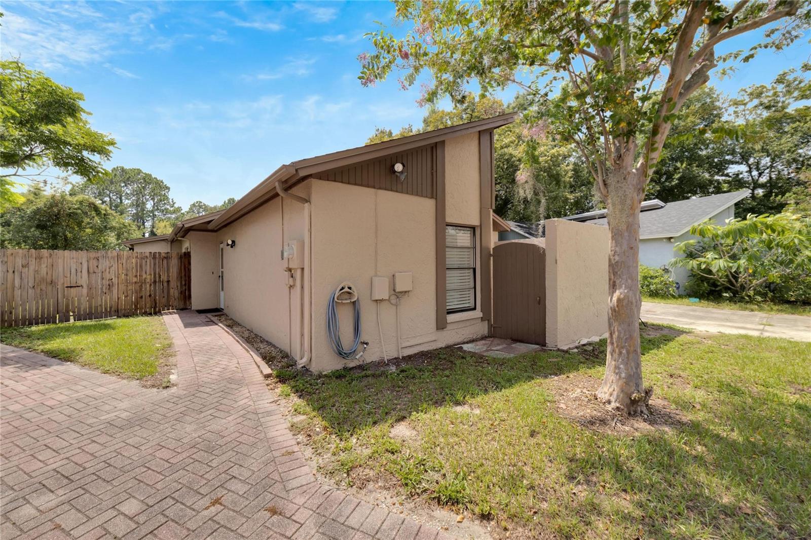 2022 GREGORY DR, TAMPA, FL, 33613