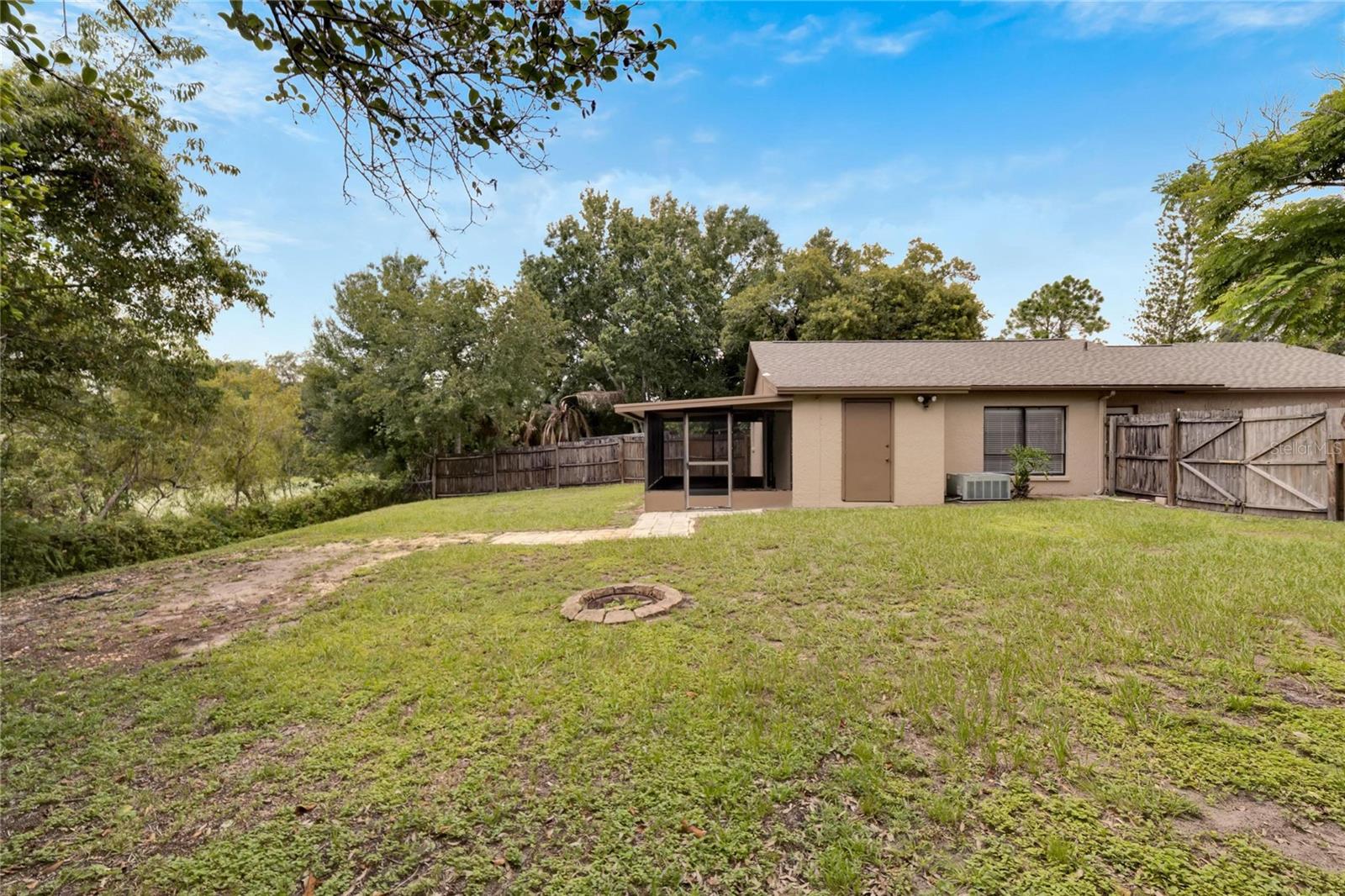 2022 GREGORY DR, TAMPA, FL, 33613