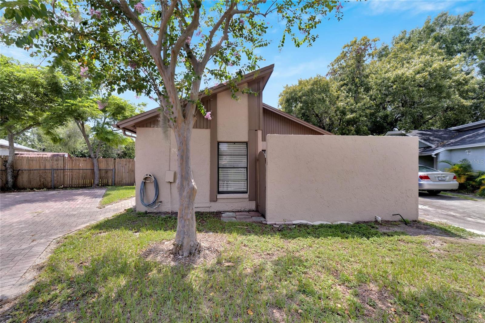 2022 GREGORY DR, TAMPA, FL, 33613