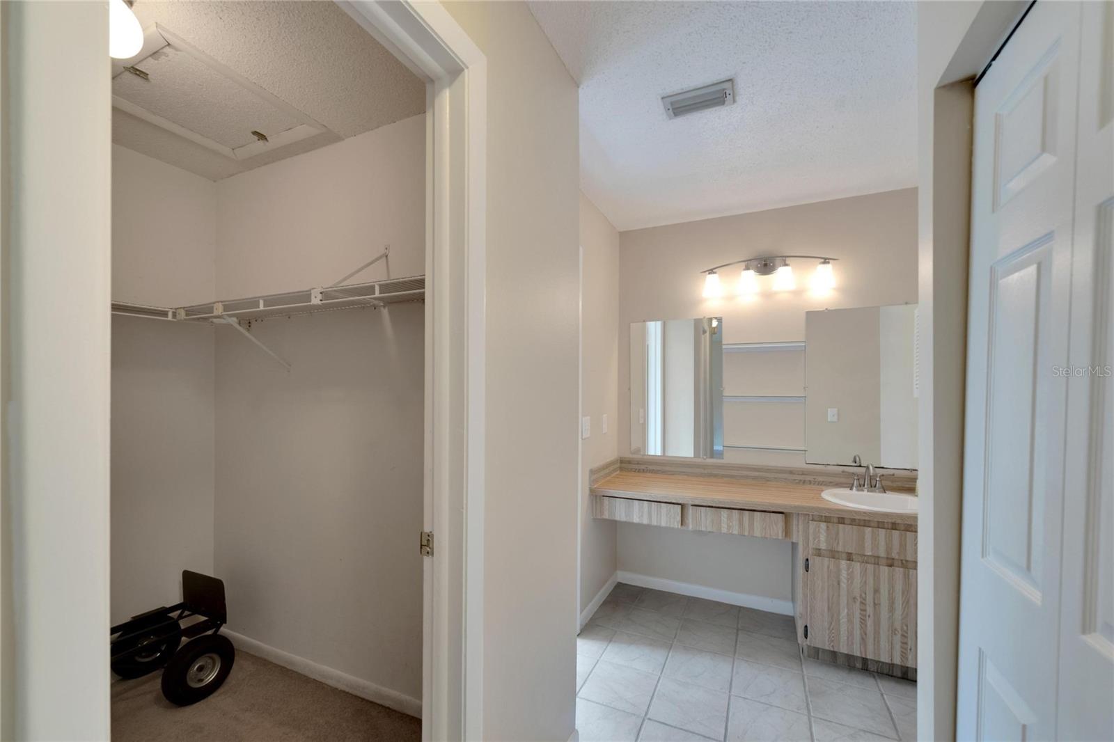 2022 GREGORY DR, TAMPA, FL, 33613