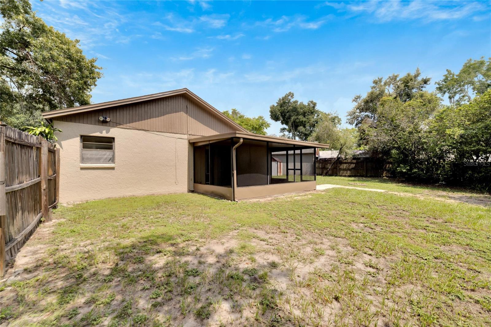 2022 GREGORY DR, TAMPA, FL, 33613