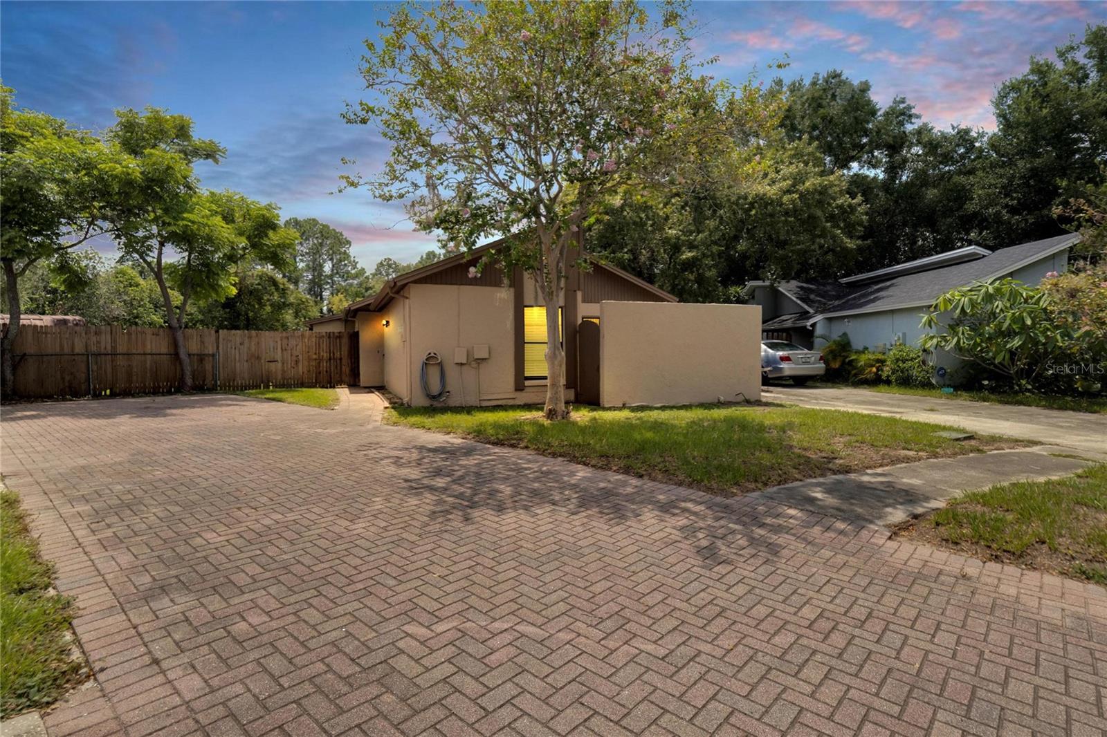 2022 GREGORY DR, TAMPA, FL, 33613