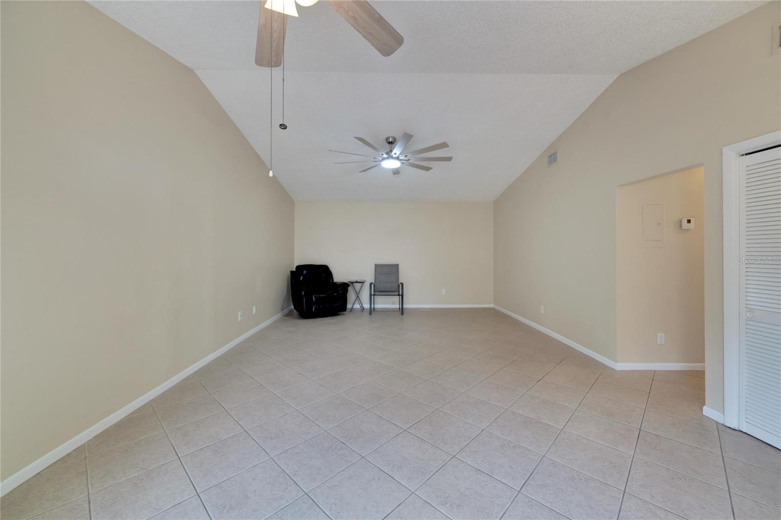 2022 GREGORY DR, TAMPA, FL, 33613