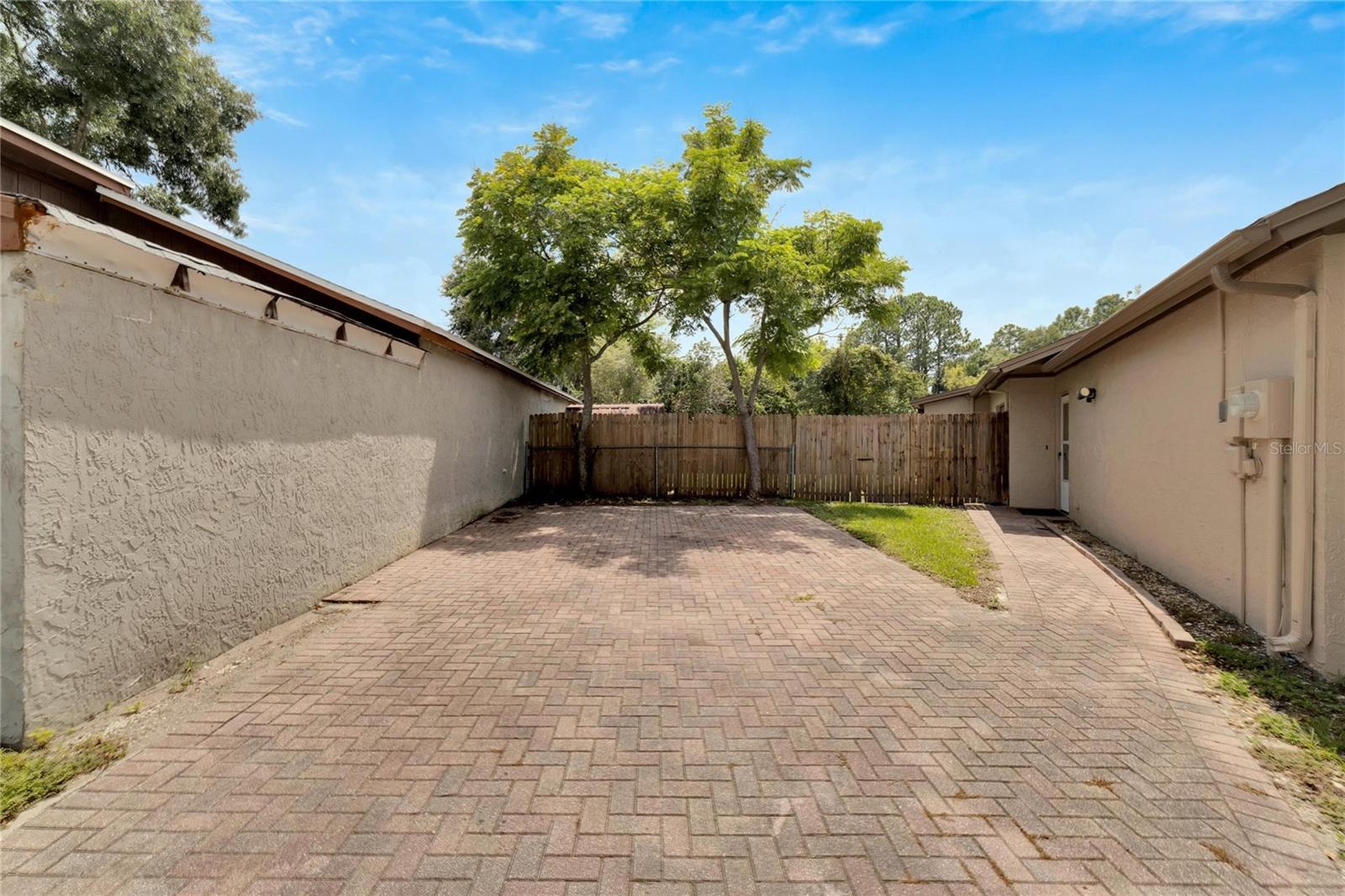 2022 GREGORY DR, TAMPA, FL, 33613