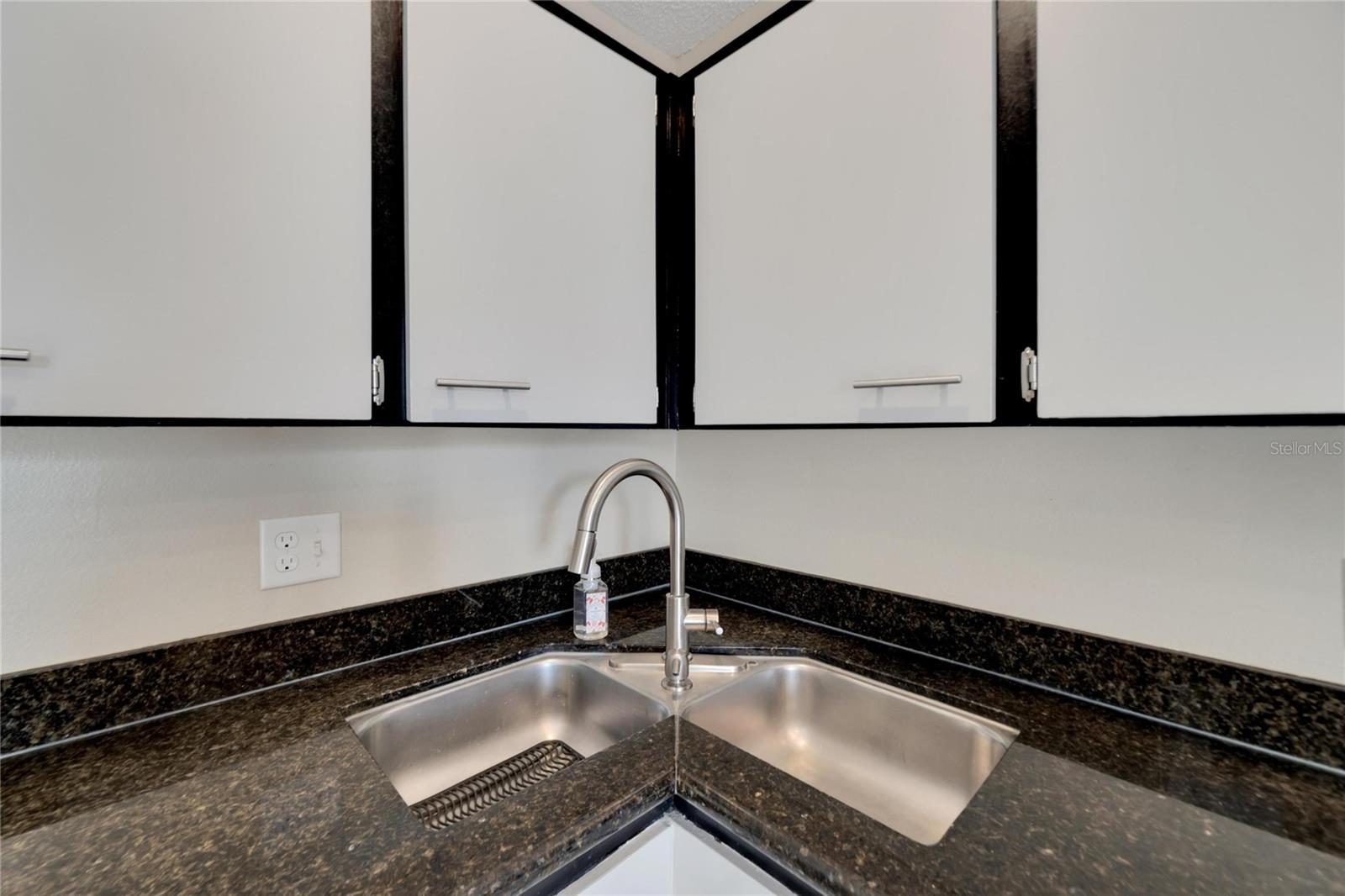 2022 GREGORY DR, TAMPA, FL, 33613