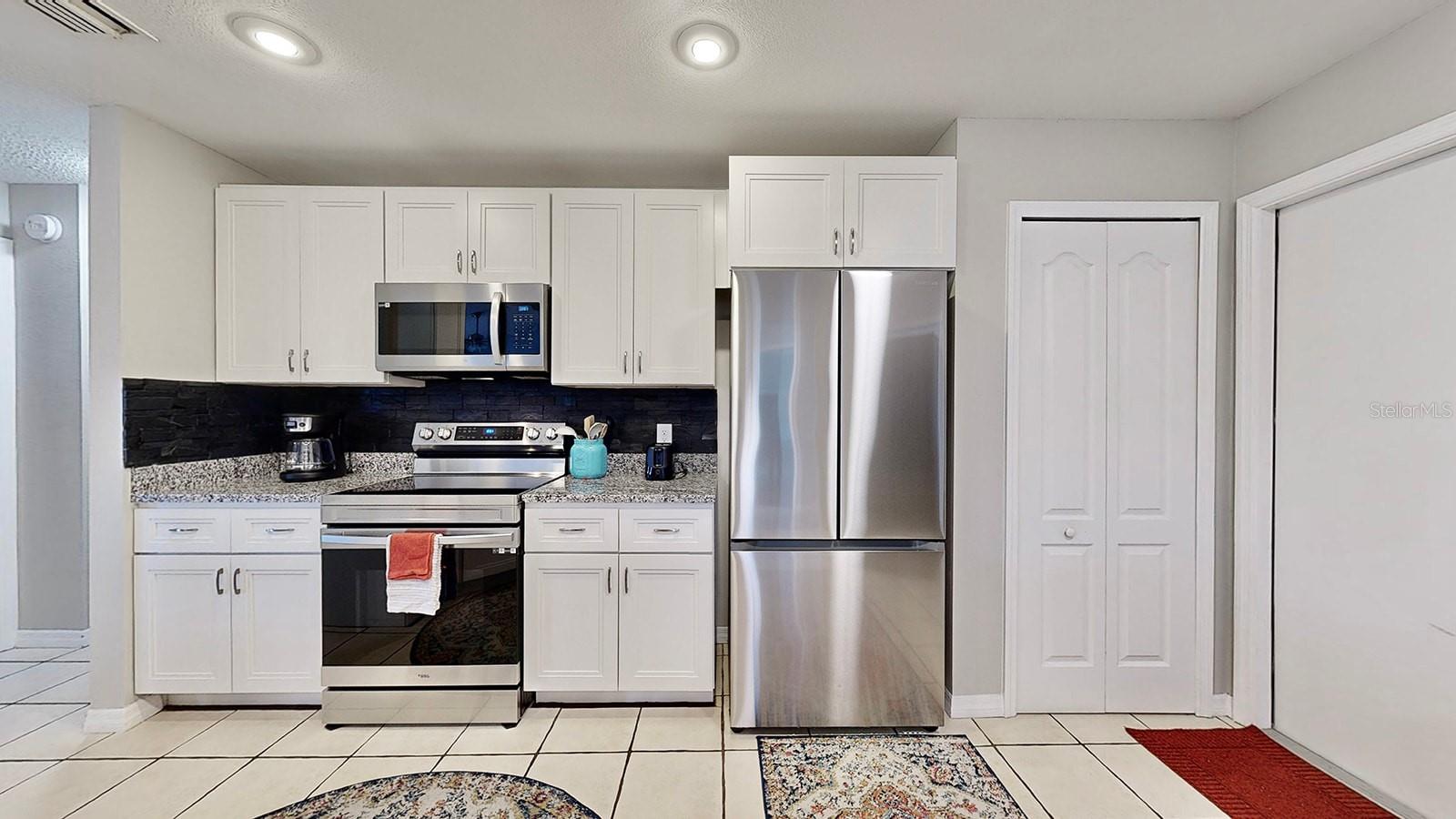 114 ISLAND WATER WAY, APOLLO BEACH, FL, 33572