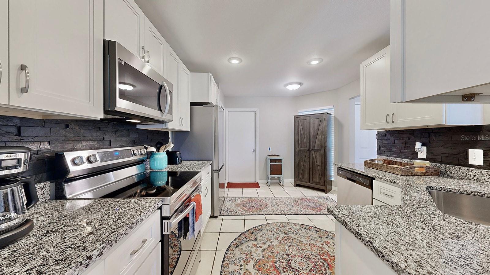 114 ISLAND WATER WAY, APOLLO BEACH, FL, 33572