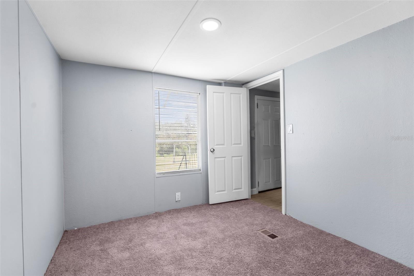 9926 LAKE DR, WEEKI WACHEE, FL, 34613