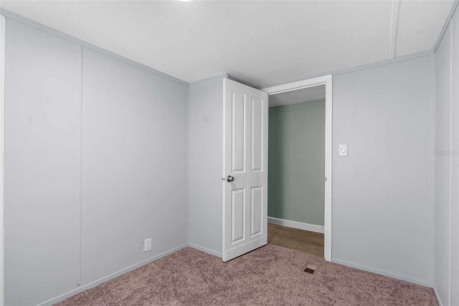 9926 LAKE DR, WEEKI WACHEE, FL, 34613