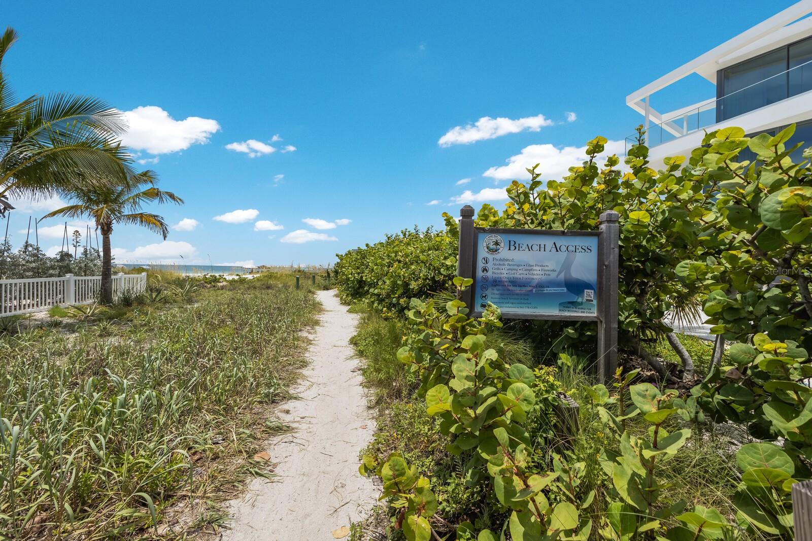 111 49TH ST, HOLMES BEACH, FL, 34217
