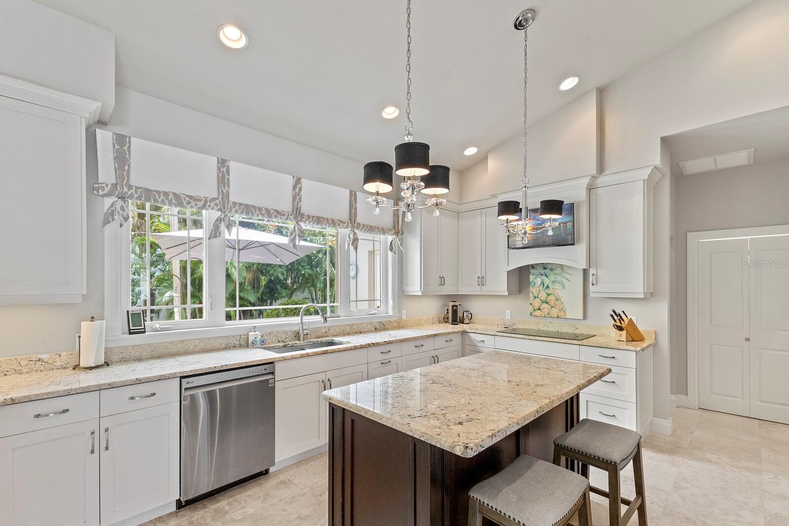 111 49TH ST, HOLMES BEACH, FL, 34217