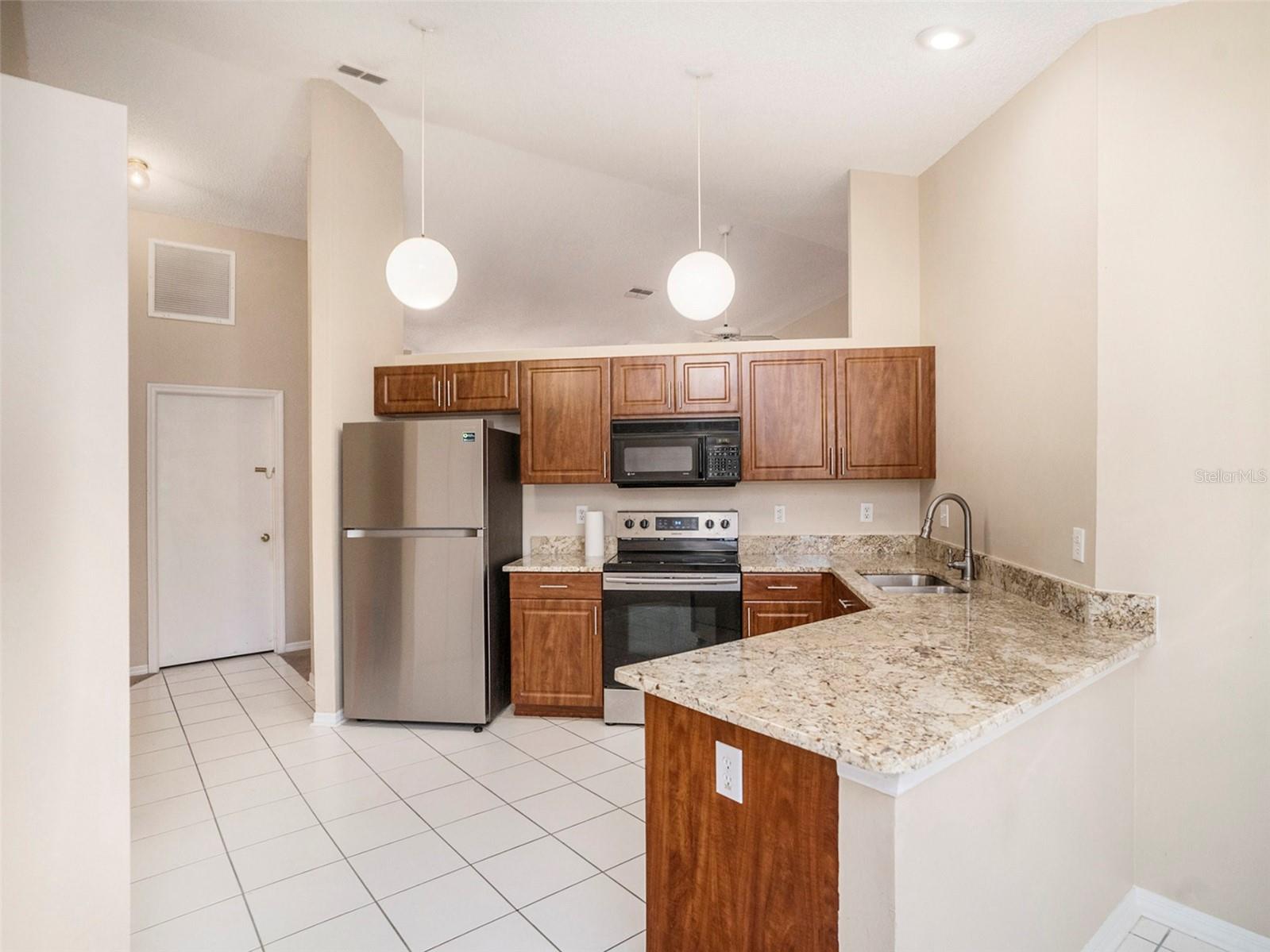 302 CALOOSA PALMS CT, SUN CITY CENTER, FL, 33573