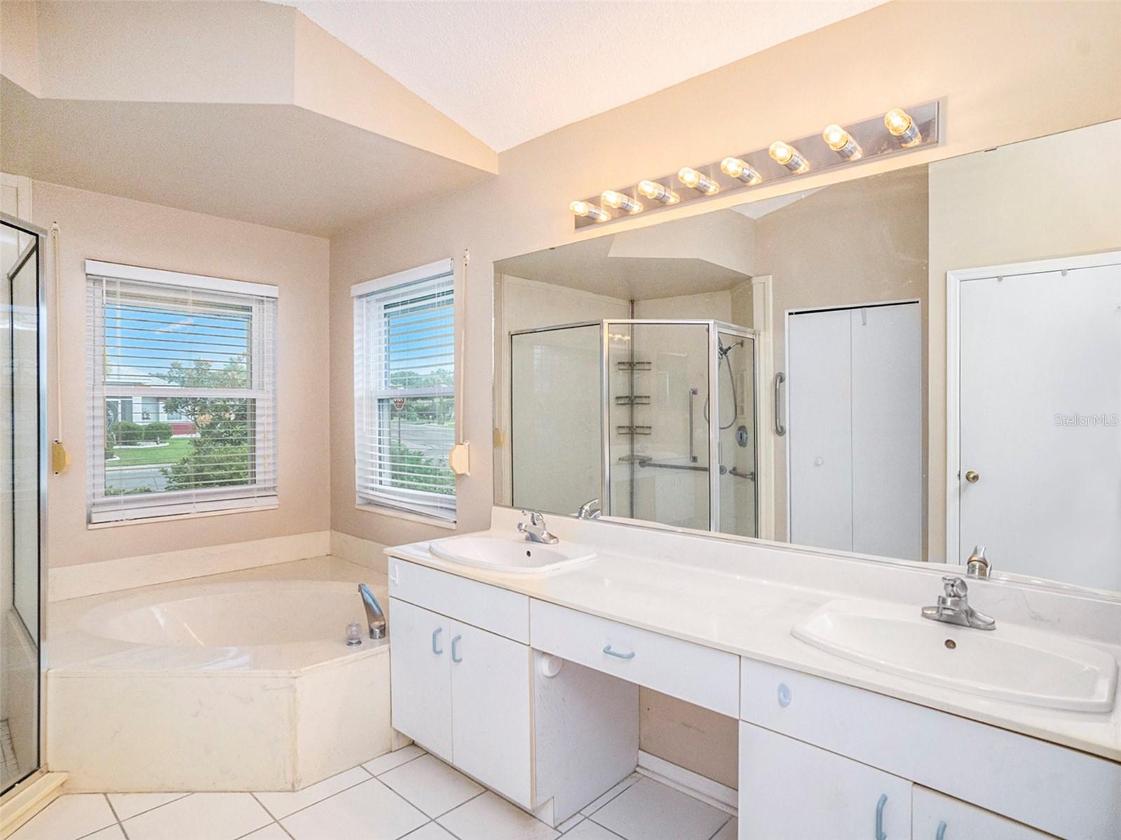302 CALOOSA PALMS CT, SUN CITY CENTER, FL, 33573
