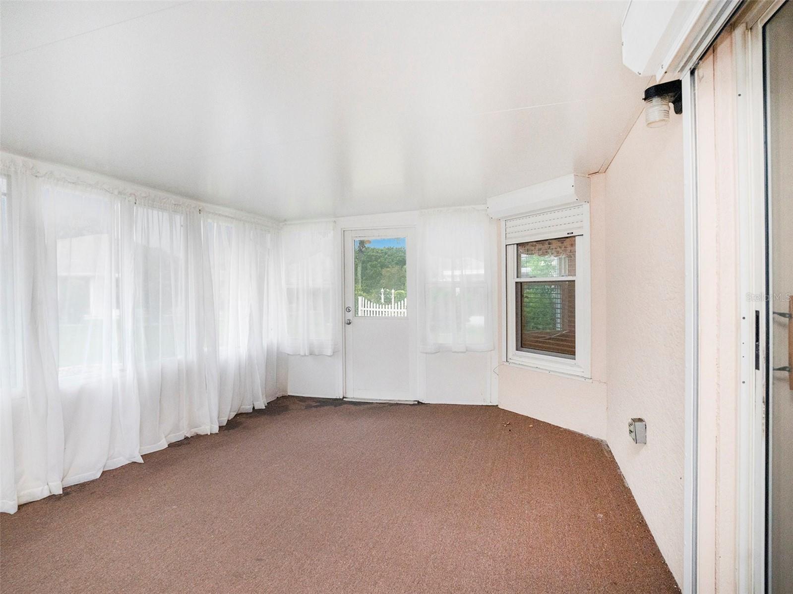 302 CALOOSA PALMS CT, SUN CITY CENTER, FL, 33573