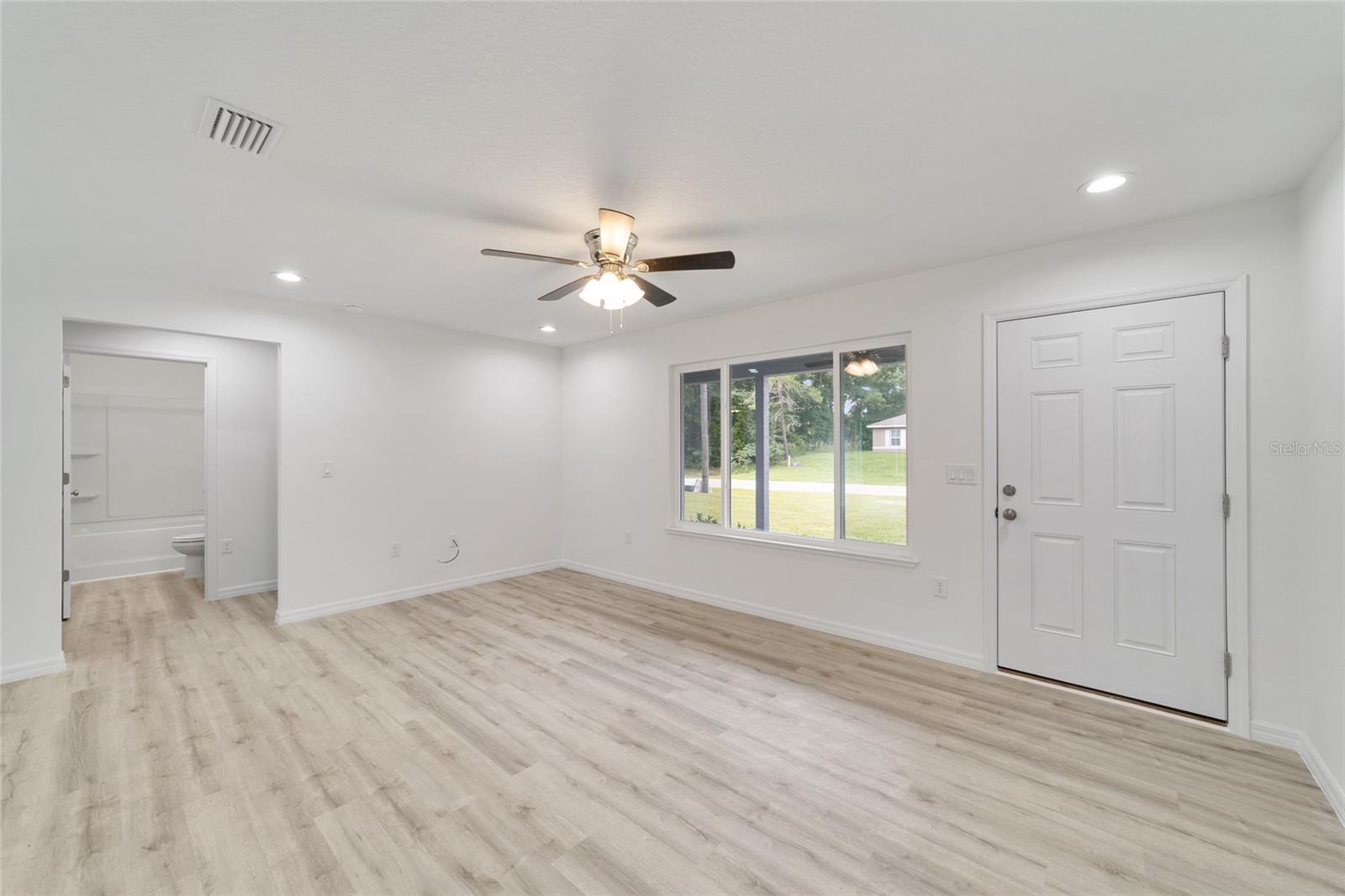 25 FISHER TRCE, OCKLAWAHA, FL, 32179