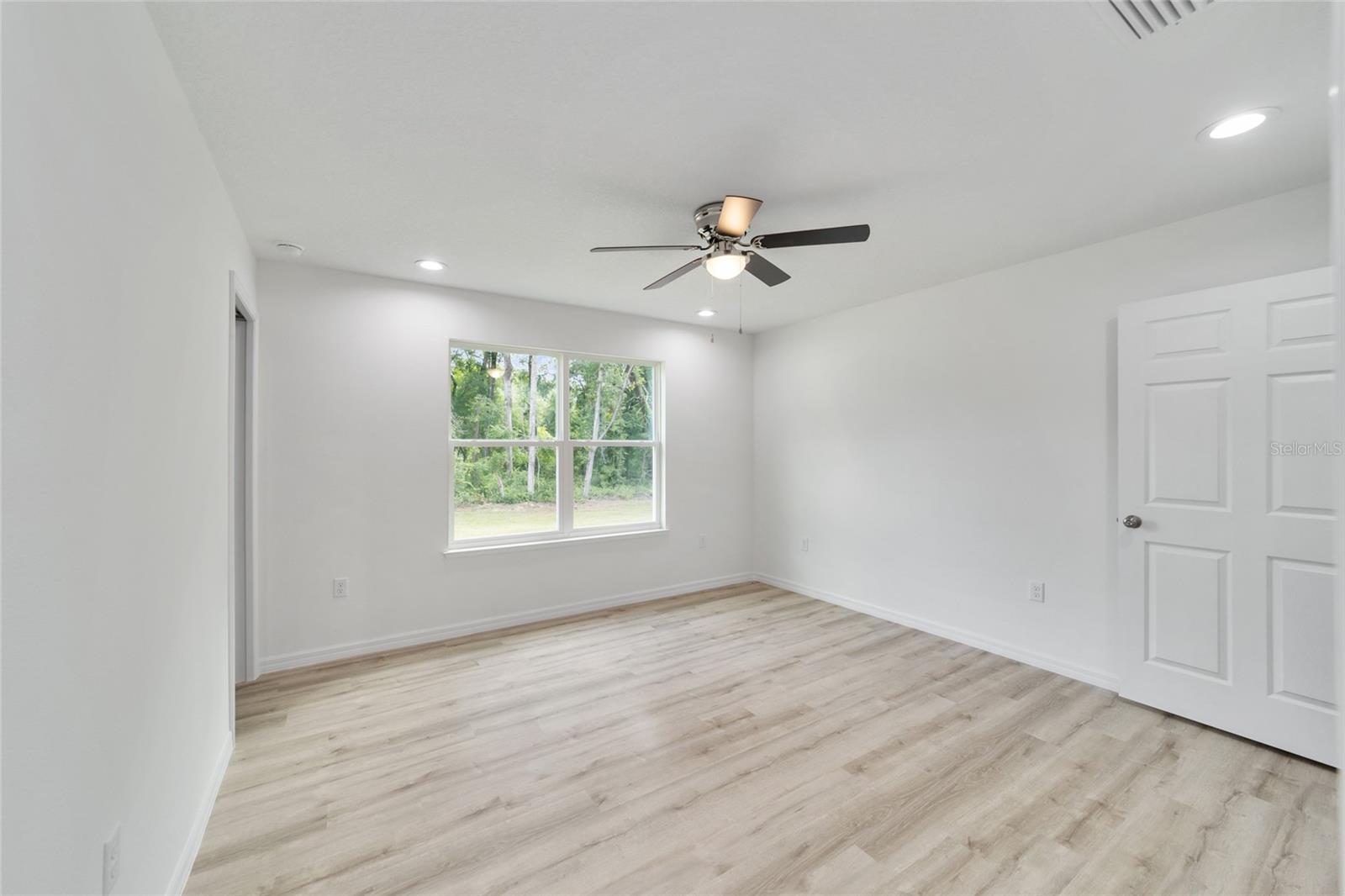 25 FISHER TRCE, OCKLAWAHA, FL, 32179