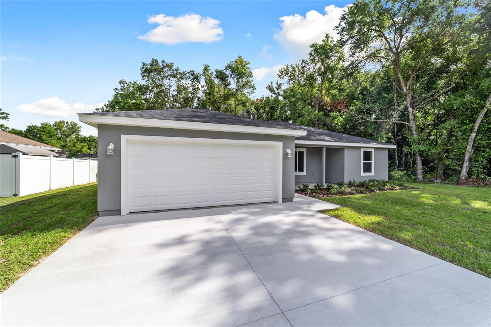 25 FISHER TRCE, OCKLAWAHA, FL, 32179